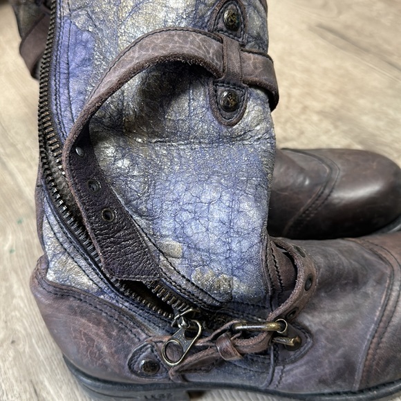 Rare and Unique UGG boots! Beautiful purples and blues with a touch of gold. - Picture 10 of 16